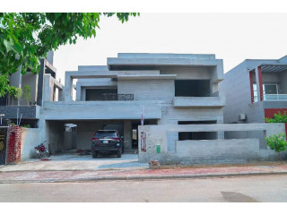 1 Kanal Bungalow Gray Structure available for Sale